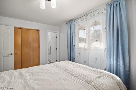 837 E Dartmoor Avenue Seven Hills OH 44131