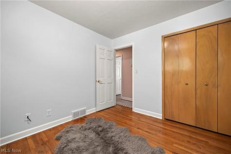 837 E Dartmoor Avenue Seven Hills OH 44131