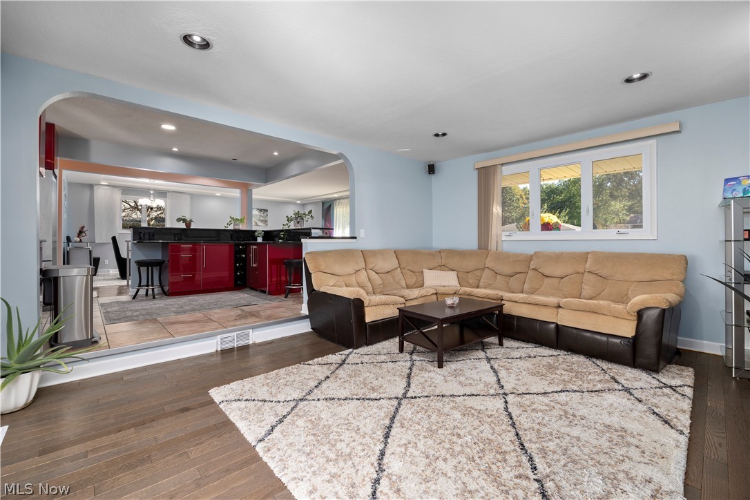 837 E Dartmoor Avenue Seven Hills OH 44131