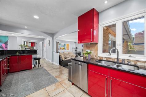 837 E Dartmoor Avenue Seven Hills OH 44131
