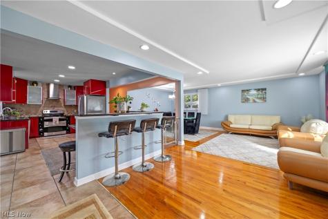 837 E Dartmoor Avenue Seven Hills OH 44131