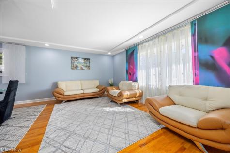 837 E Dartmoor Avenue Seven Hills OH 44131