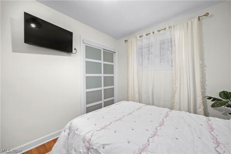 837 E Dartmoor Avenue Seven Hills OH 44131