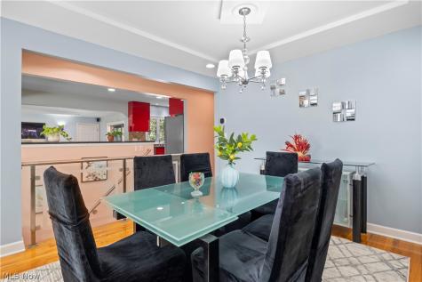 837 E Dartmoor Avenue Seven Hills OH 44131