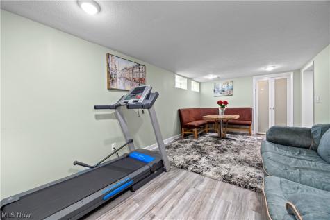 837 E Dartmoor Avenue Seven Hills OH 44131