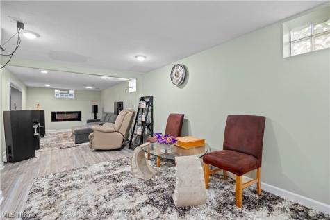 837 E Dartmoor Avenue Seven Hills OH 44131