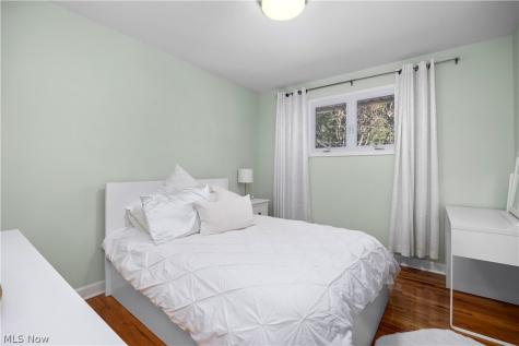 837 E Dartmoor Avenue Seven Hills OH 44131