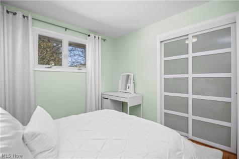 837 E Dartmoor Avenue Seven Hills OH 44131