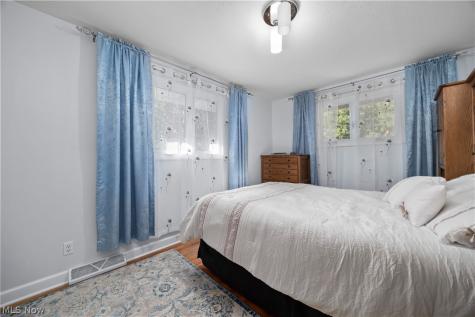 837 E Dartmoor Avenue Seven Hills OH 44131