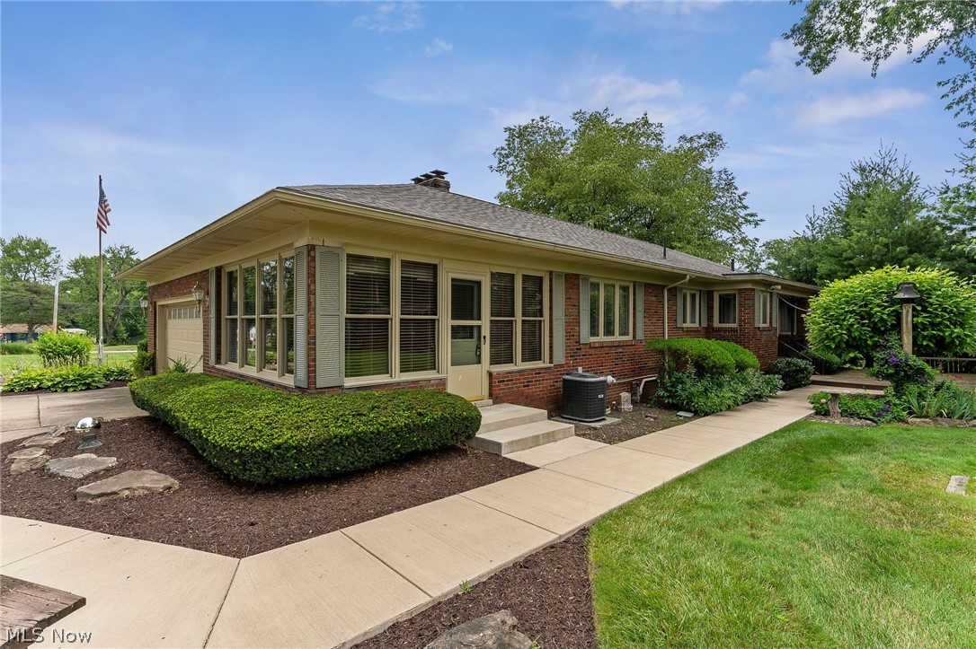 4122 Devon Drive SE Warren OH 44484