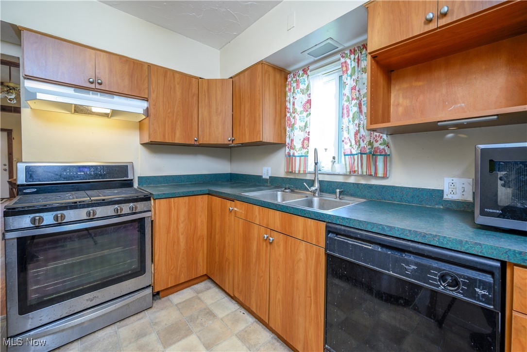 2424 Hennetta Avenue Akron OH 44320