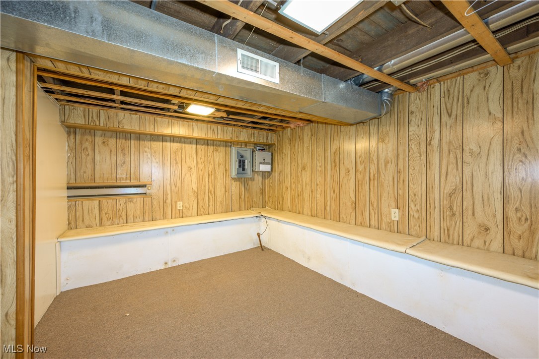 2424 Hennetta Avenue Akron OH 44320