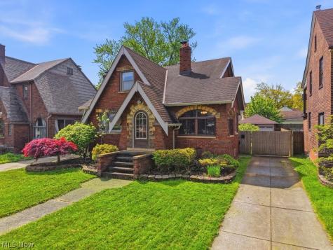 17513 Laverne Avenue Cleveland OH 44135