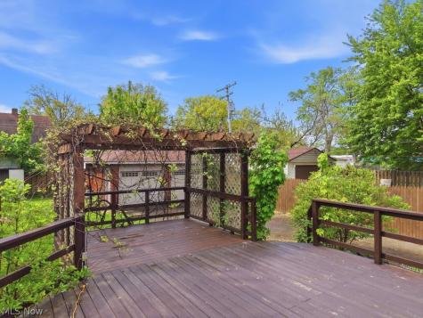 17513 Laverne Avenue Cleveland OH 44135