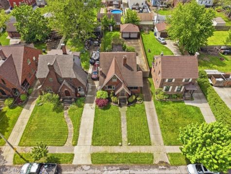 17513 Laverne Avenue Cleveland OH 44135