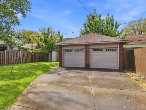 17513 Laverne Avenue Cleveland OH 44135