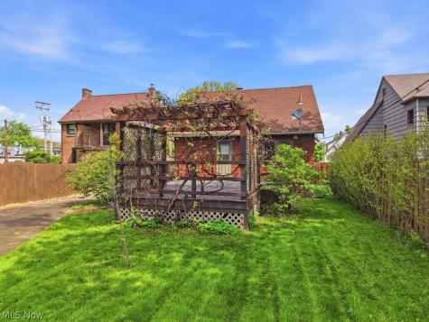 17513 Laverne Avenue Cleveland OH 44135