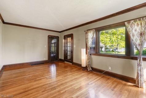 17513 Laverne Avenue Cleveland OH 44135