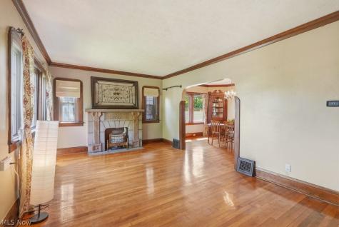 17513 Laverne Avenue Cleveland OH 44135