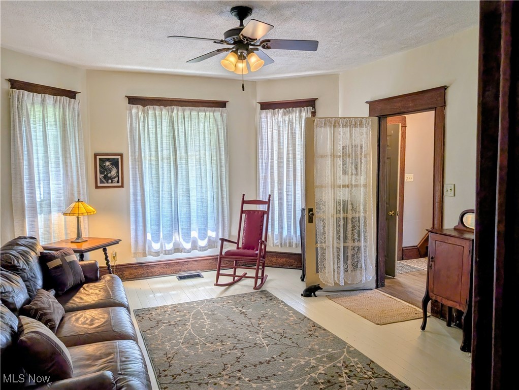 262 N 5th Street Mcconnelsville OH 43756