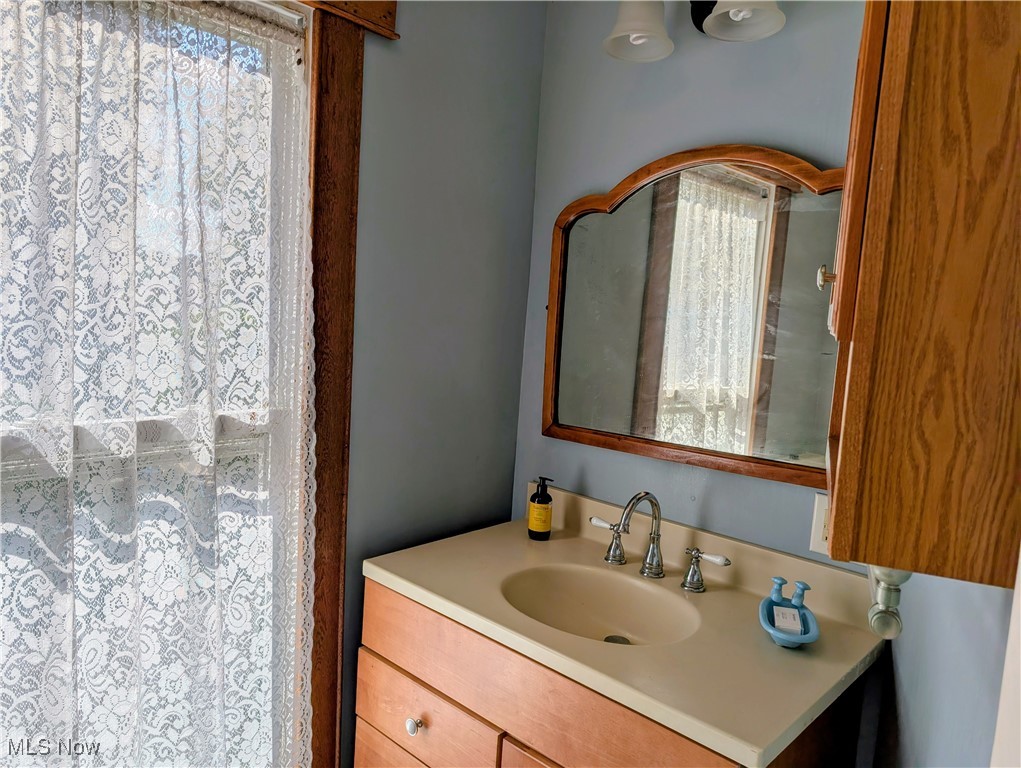 262 N 5th Street Mcconnelsville OH 43756