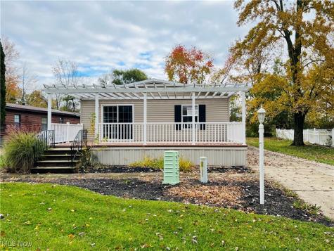 268 Twin Lakes Elyria OH 44035