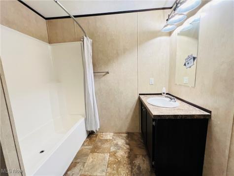 268 Twin Lakes Elyria OH 44035