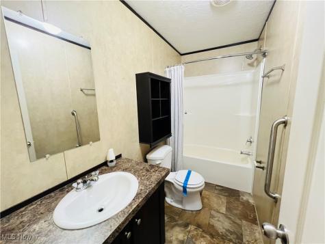 268 Twin Lakes Elyria OH 44035