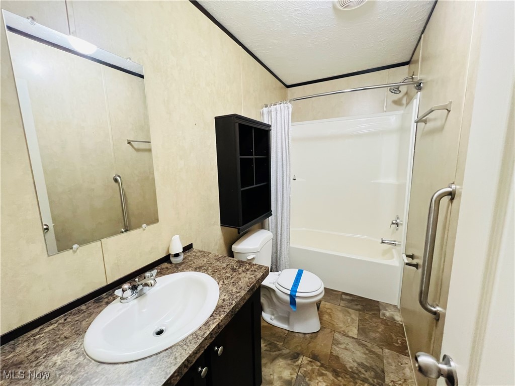 268 Twin Lakes Elyria OH 44035
