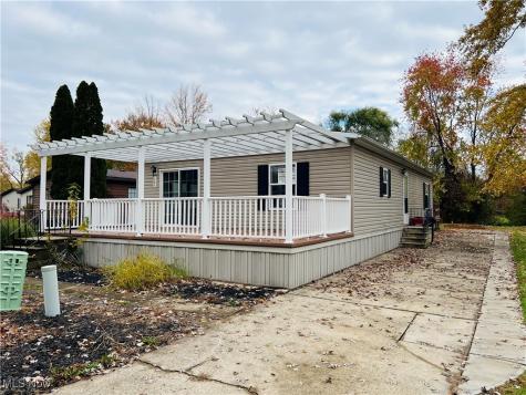 268 Twin Lakes Elyria OH 44035