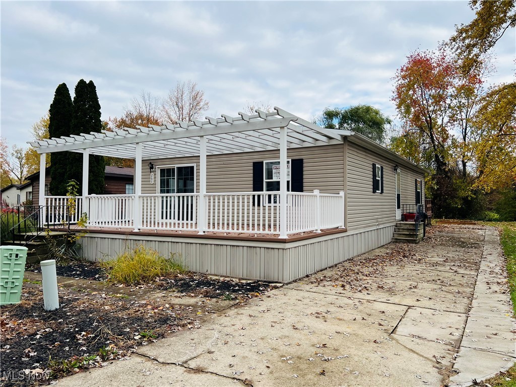 268 Twin Lakes Elyria OH 44035