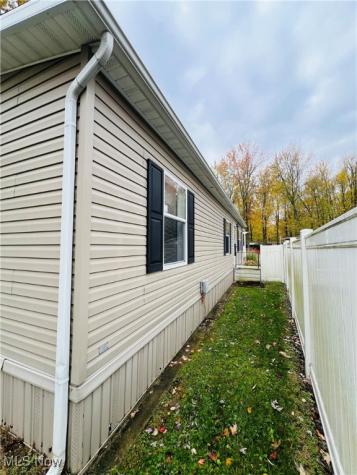 268 Twin Lakes Elyria OH 44035