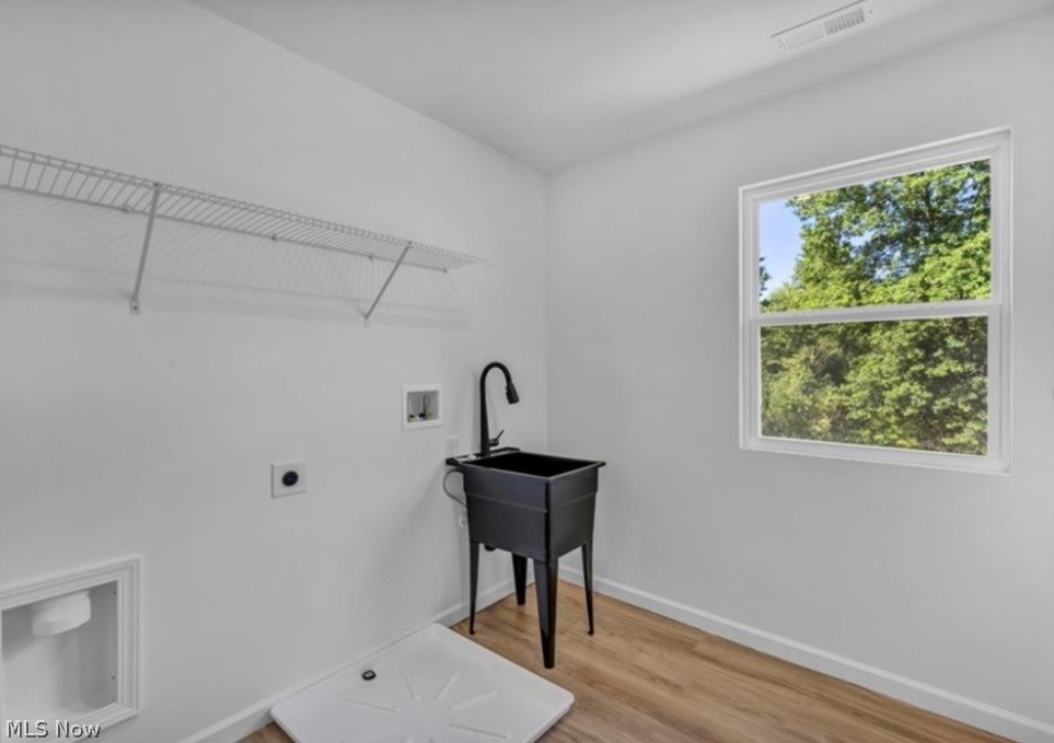 7602 Hickory Oakwood Village OH 44146