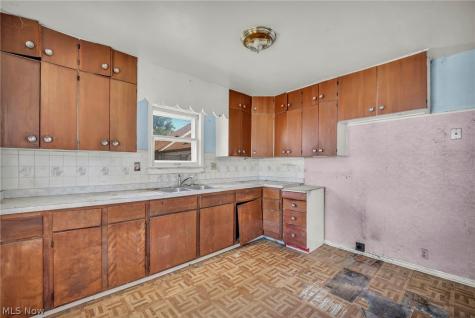 718 E 343rd Street Eastlake OH 44095