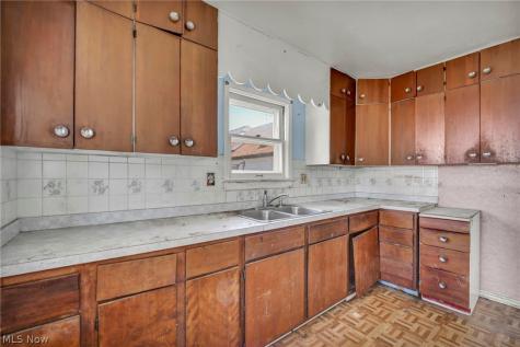 718 E 343rd Street Eastlake OH 44095