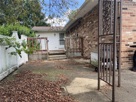 5721 Wiclif Street NE Canton OH 44721