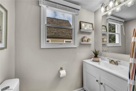 707 Kathron Avenue Cuyahoga Falls OH 44221