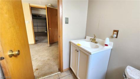 20051 Hillcrest Drive Euclid OH 44117