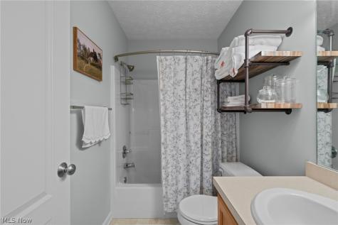 2550 Cedar Creek Lane Akron OH 44312