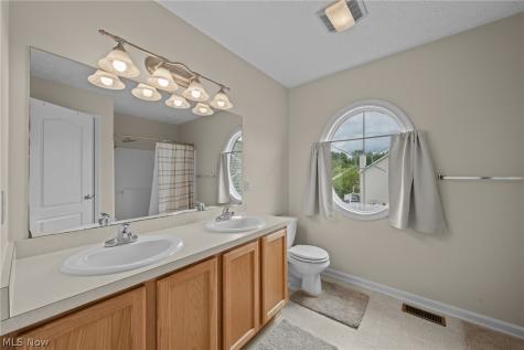 2550 Cedar Creek Lane Akron OH 44312