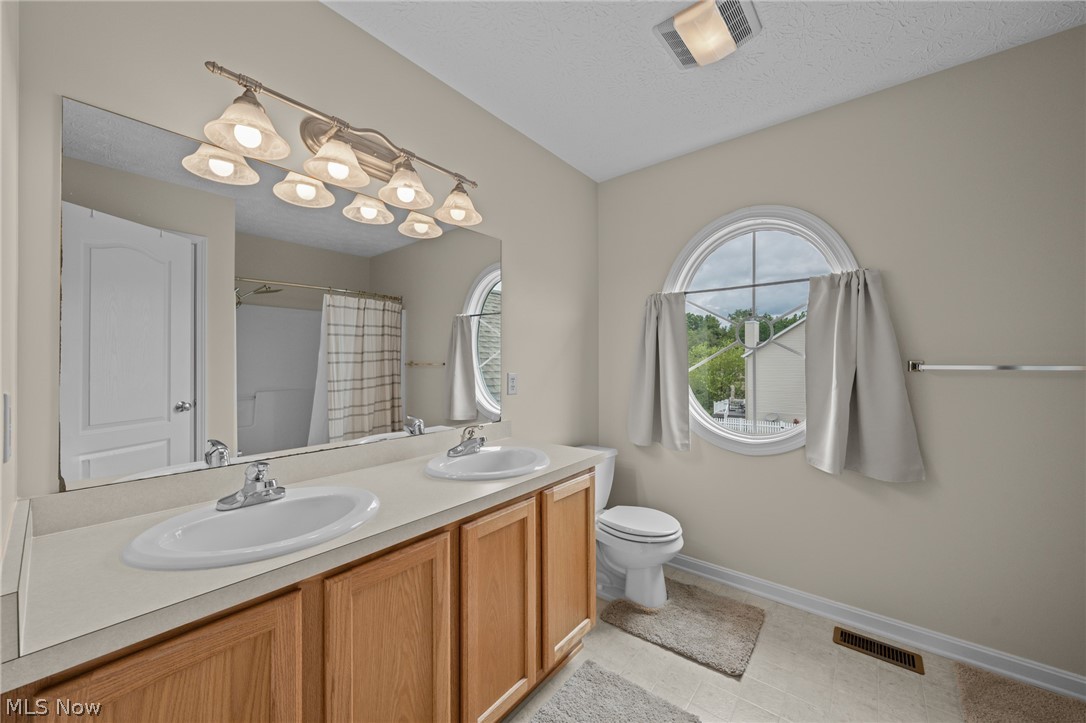 2550 Cedar Creek Lane Akron OH 44312