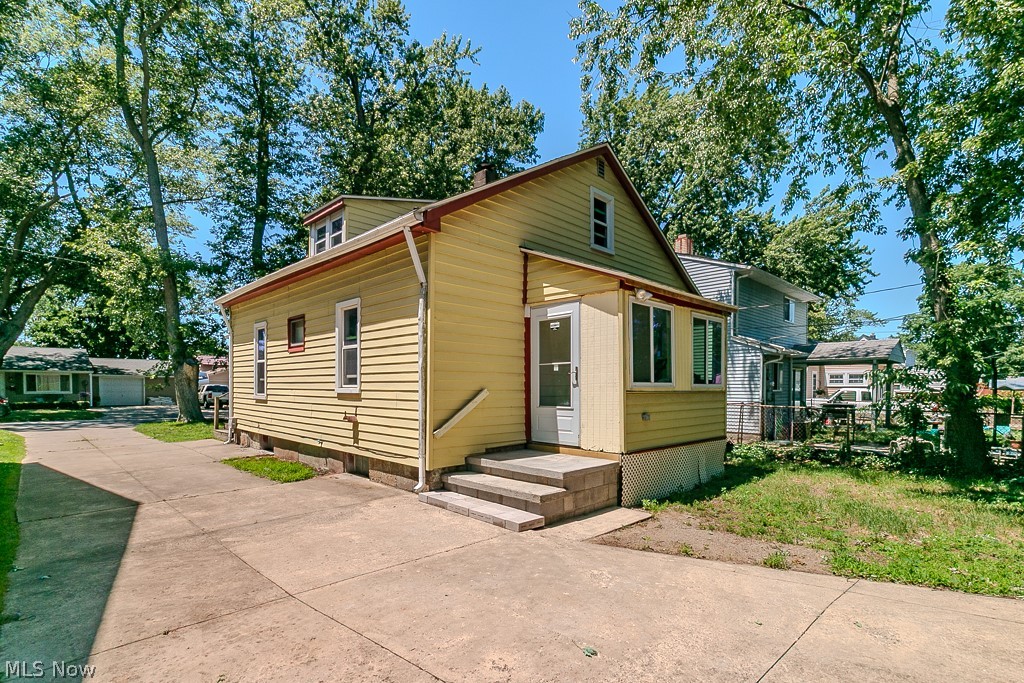 979 Mohegan Trail Willoughby OH 44094