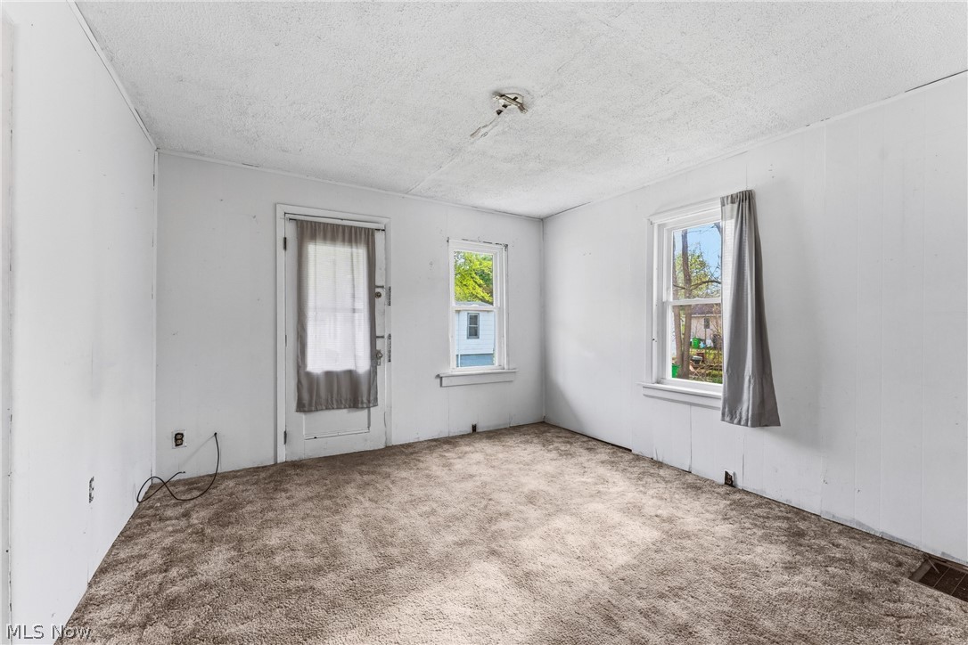 671 Fairview Avenue Barberton OH 44203