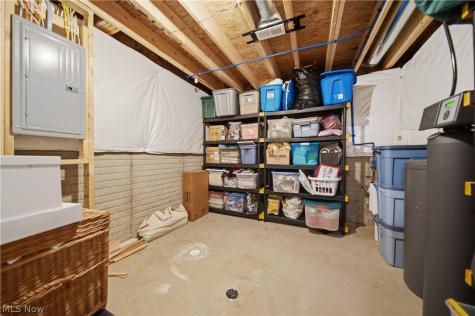 6877 Harrington Court Avenue NE Canton OH 44721