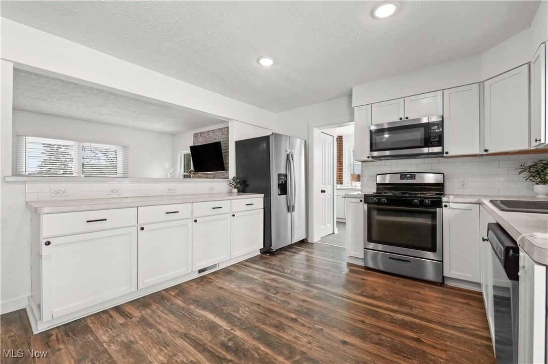 34549 Detroit Road Avon OH 44011