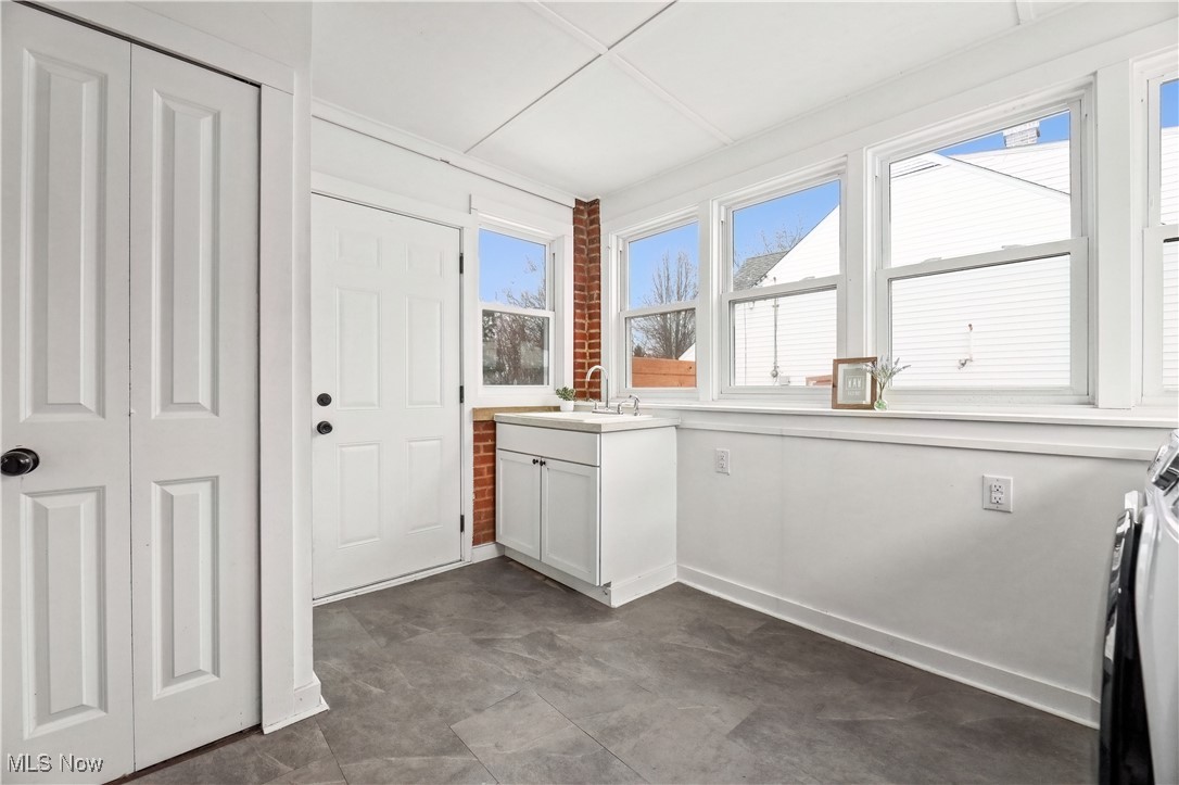 34549 Detroit Road Avon OH 44011