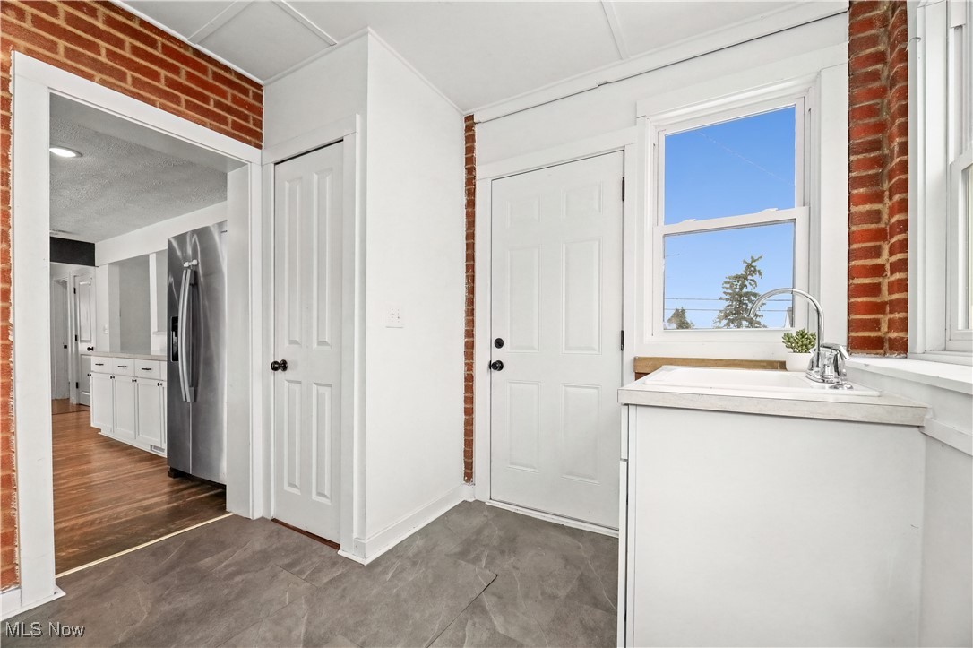 34549 Detroit Road Avon OH 44011