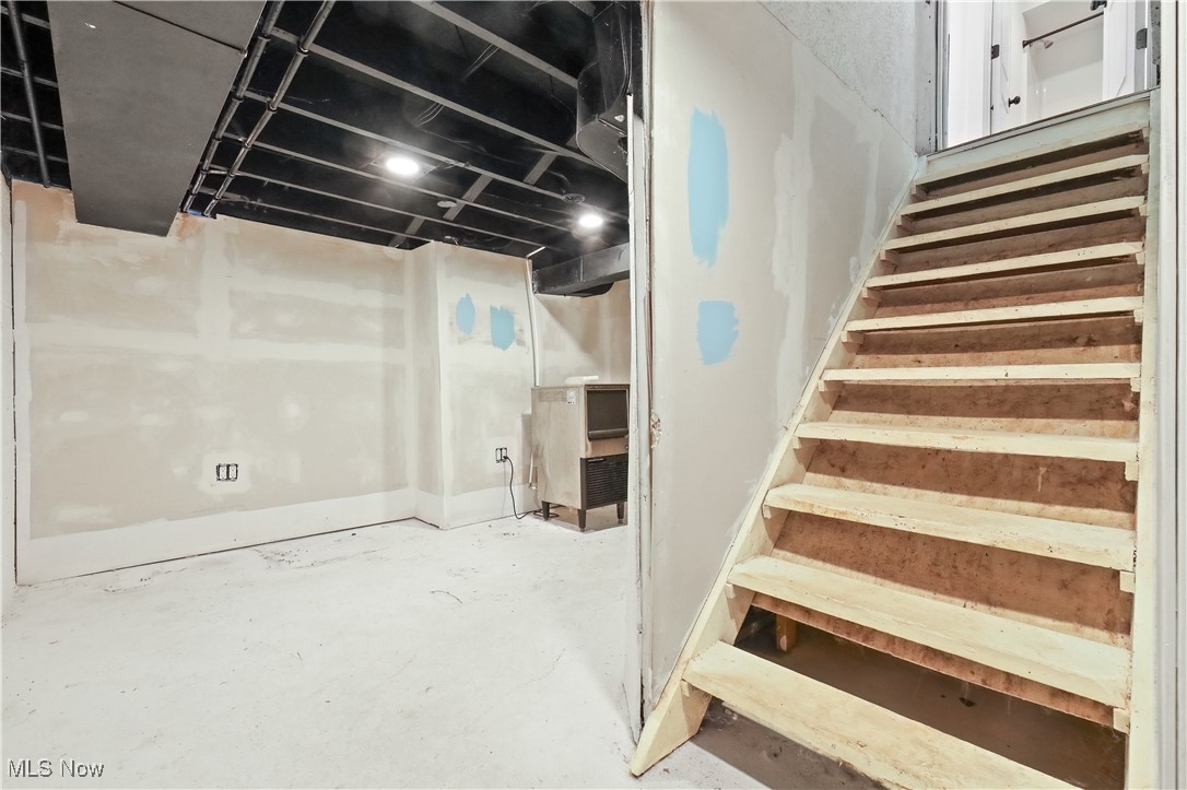 34549 Detroit Road Avon OH 44011