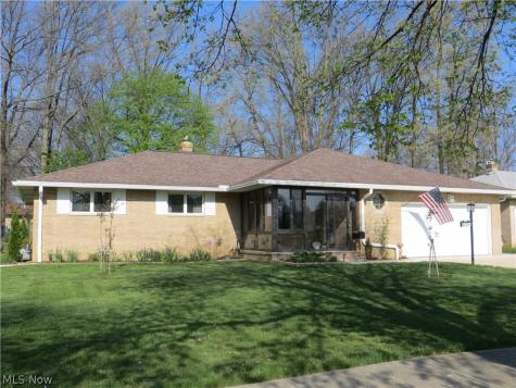 6204 Meadview Drive Seven Hills OH 44131
