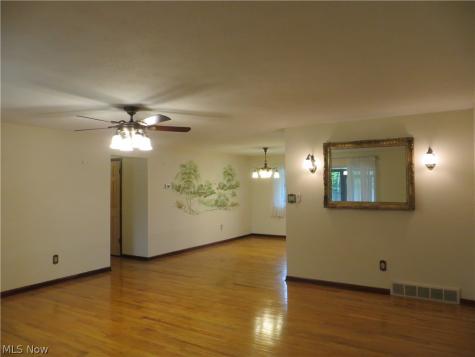 6204 Meadview Drive Seven Hills OH 44131